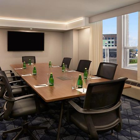 Courtyard By Marriott Kitchener Hotel Exterior foto