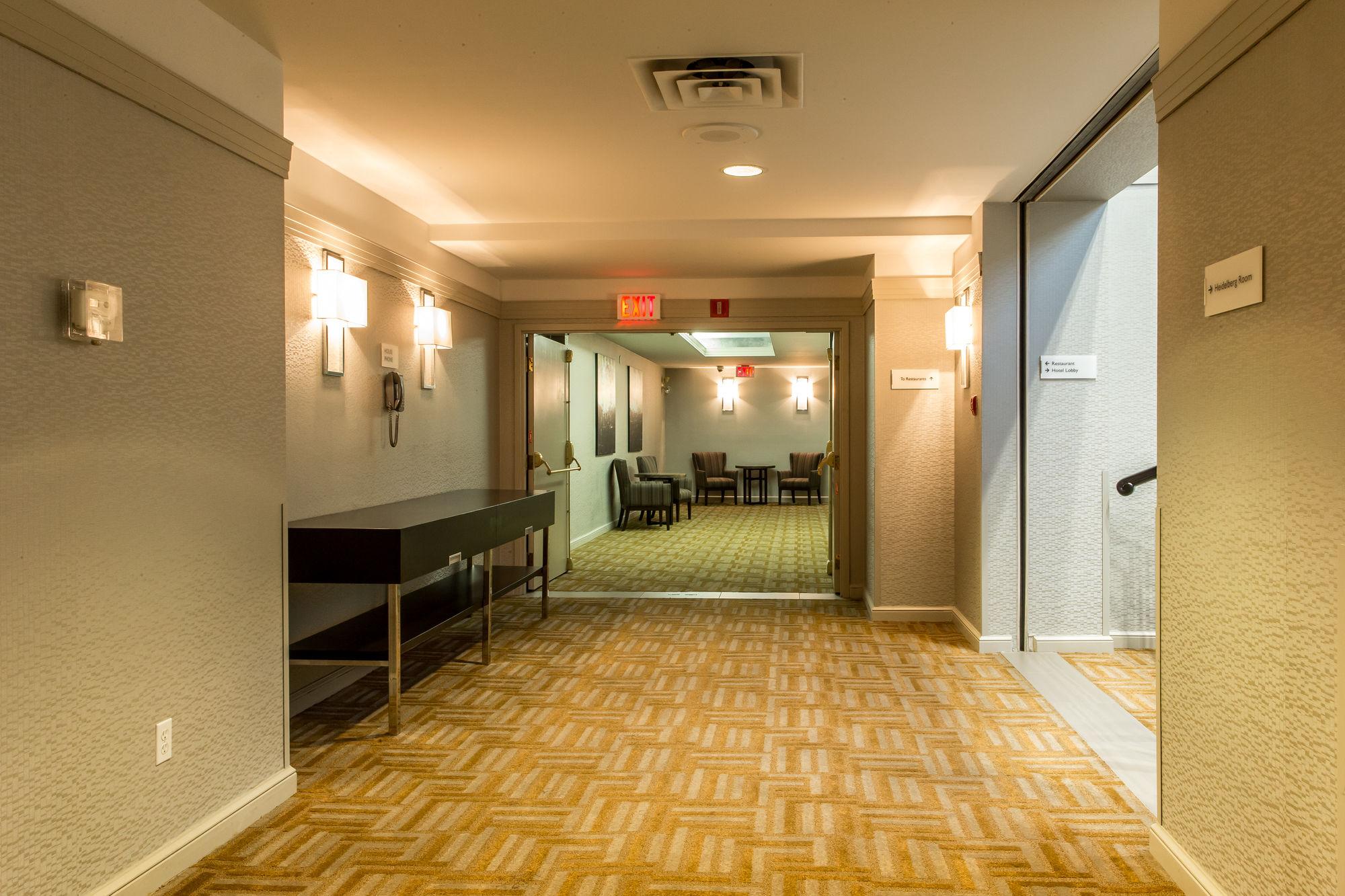 Courtyard By Marriott Kitchener Hotel Exterior foto