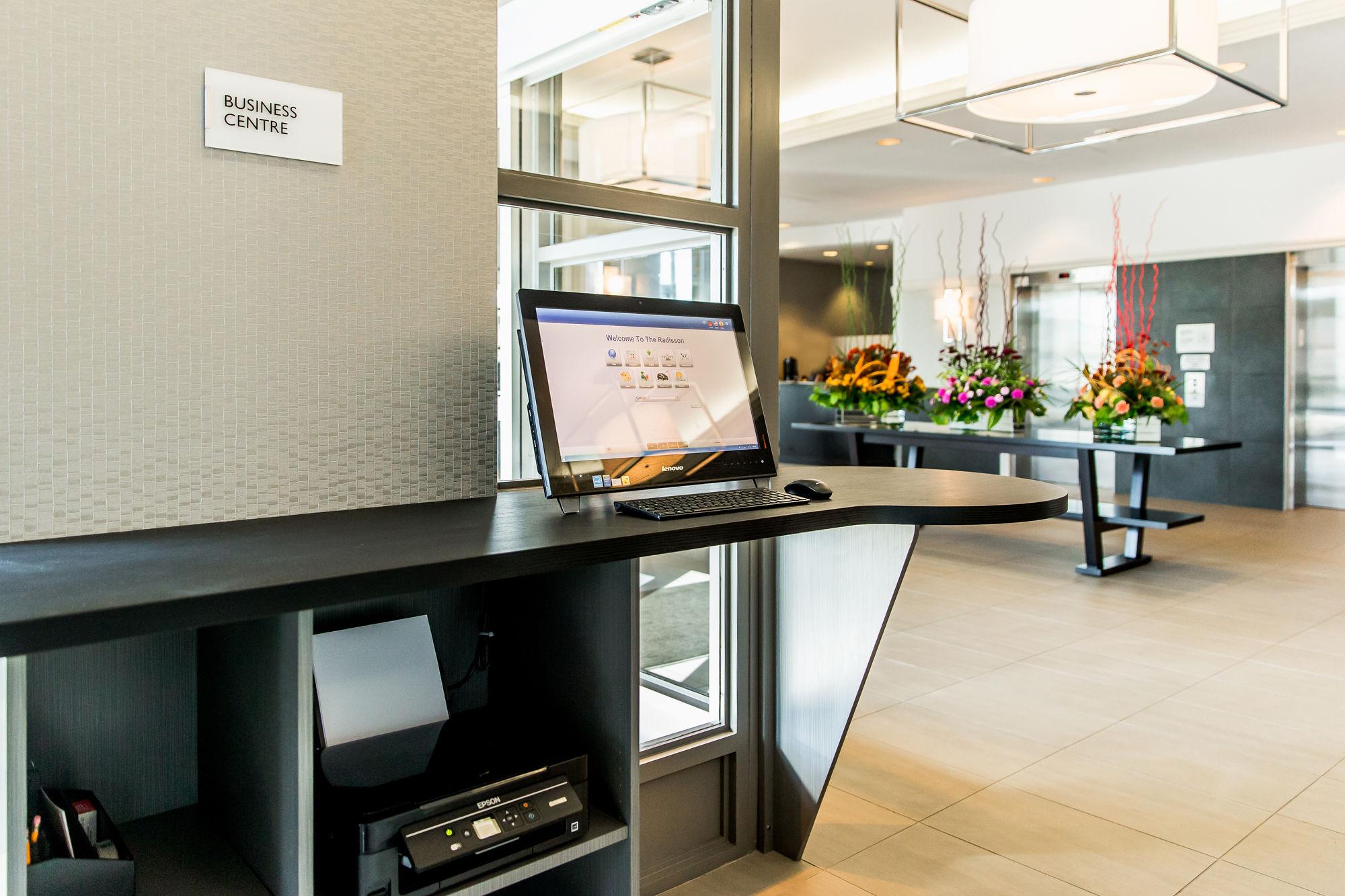 Courtyard By Marriott Kitchener Hotel Exterior foto