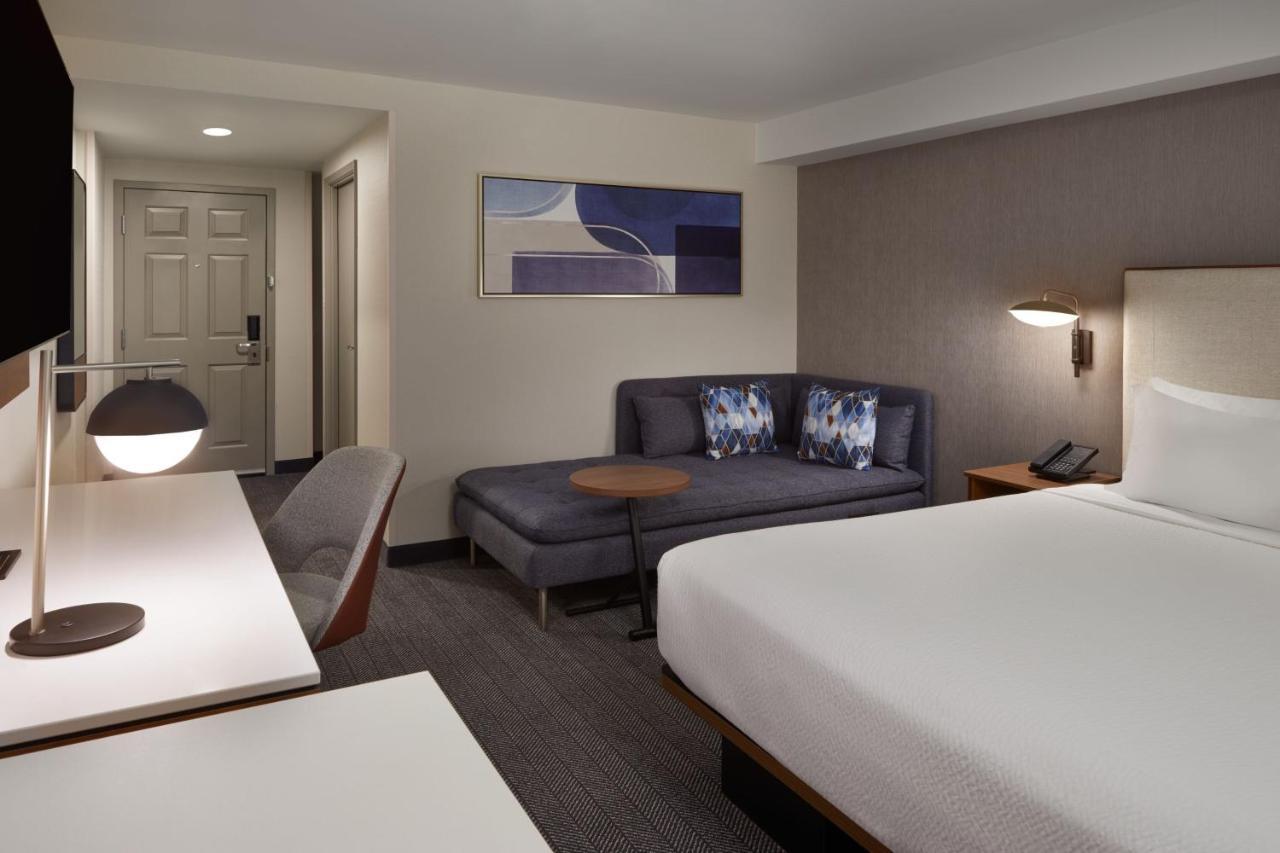 Courtyard By Marriott Kitchener Hotel Exterior foto