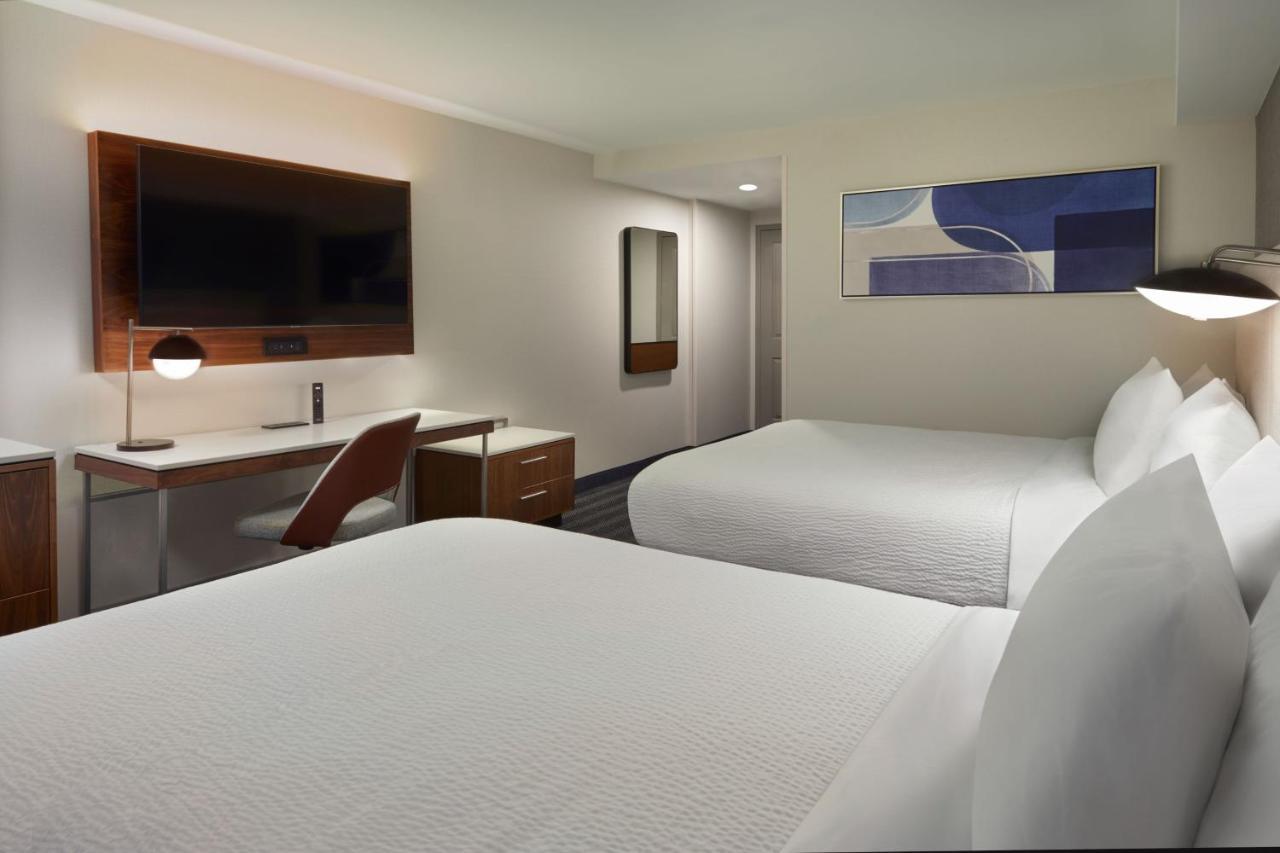 Courtyard By Marriott Kitchener Hotel Exterior foto