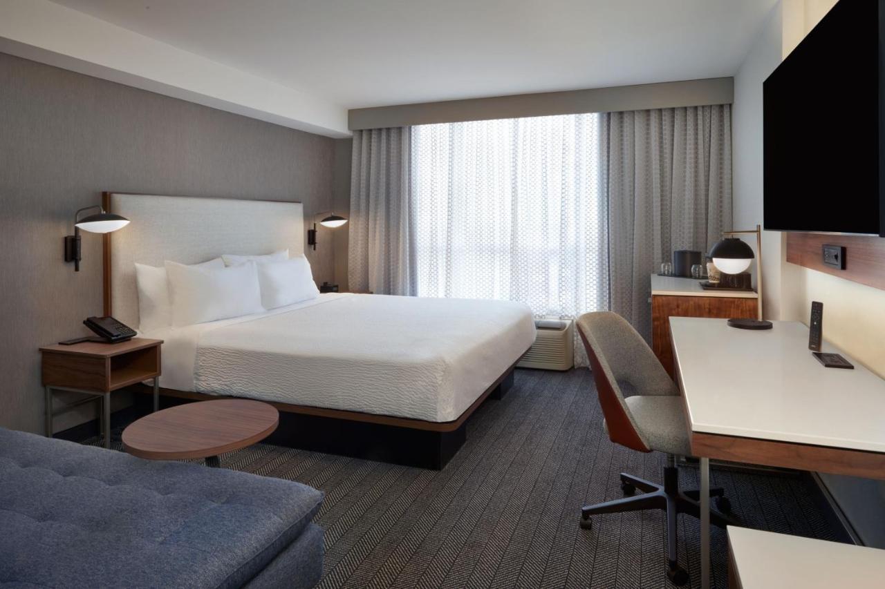 Courtyard By Marriott Kitchener Hotel Exterior foto