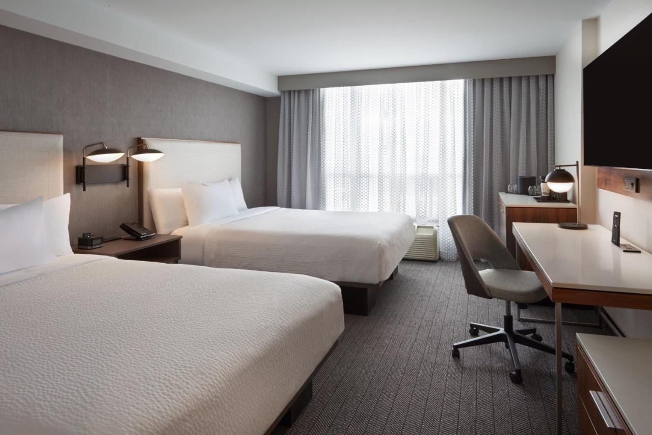 Courtyard By Marriott Kitchener Hotel Exterior foto