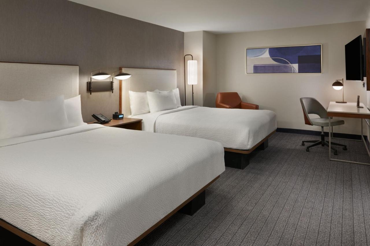 Courtyard By Marriott Kitchener Hotel Exterior foto