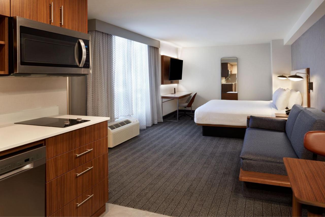Courtyard By Marriott Kitchener Hotel Exterior foto