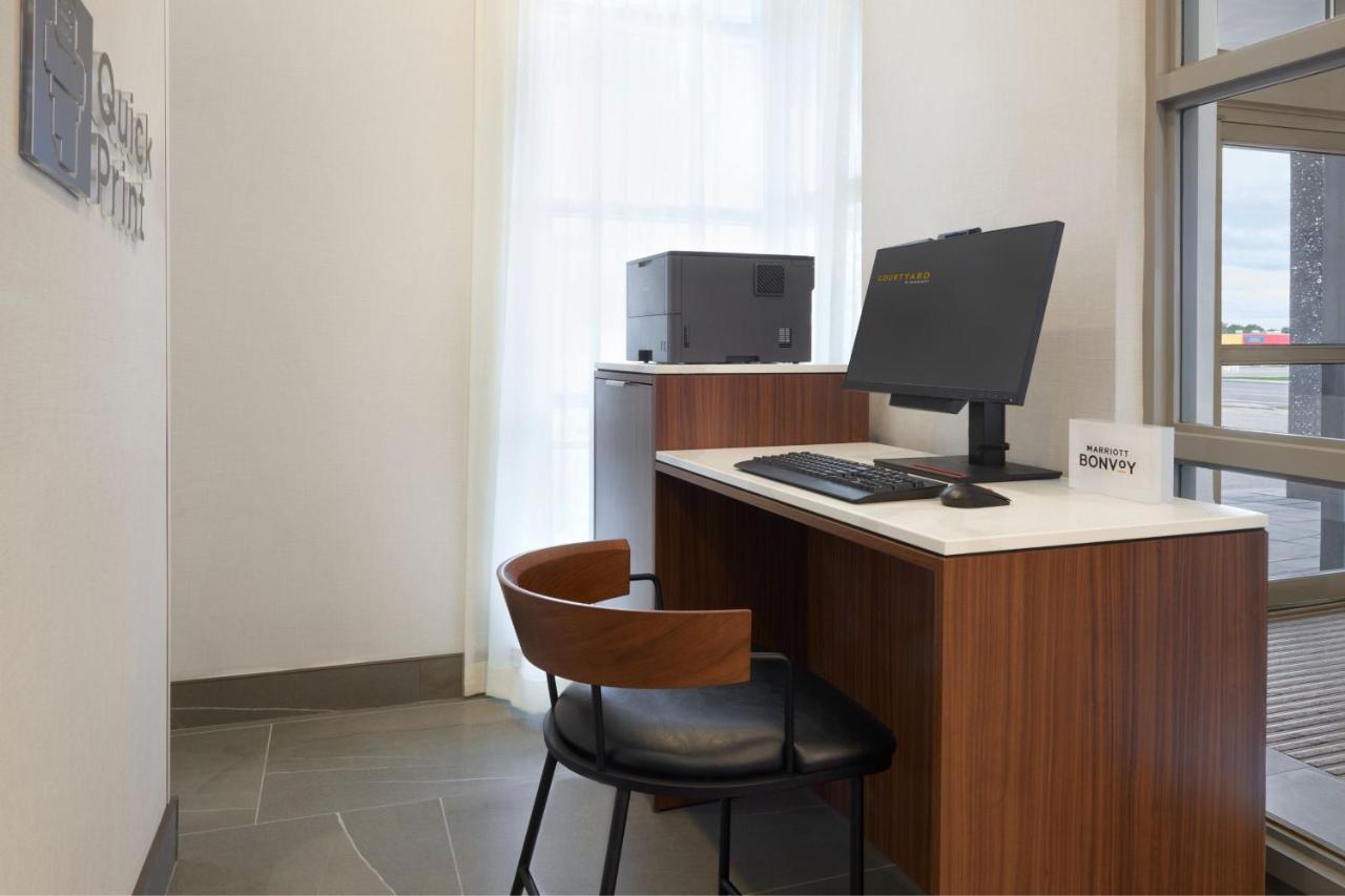 Courtyard By Marriott Kitchener Hotel Exterior foto
