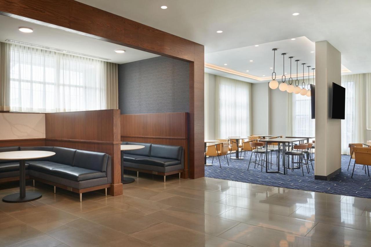 Courtyard By Marriott Kitchener Hotel Exterior foto